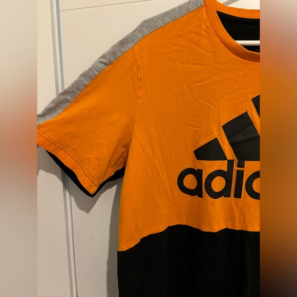 adidas Essentials Colorblock Single Jersey Tee - Large - Picture 4 of 6